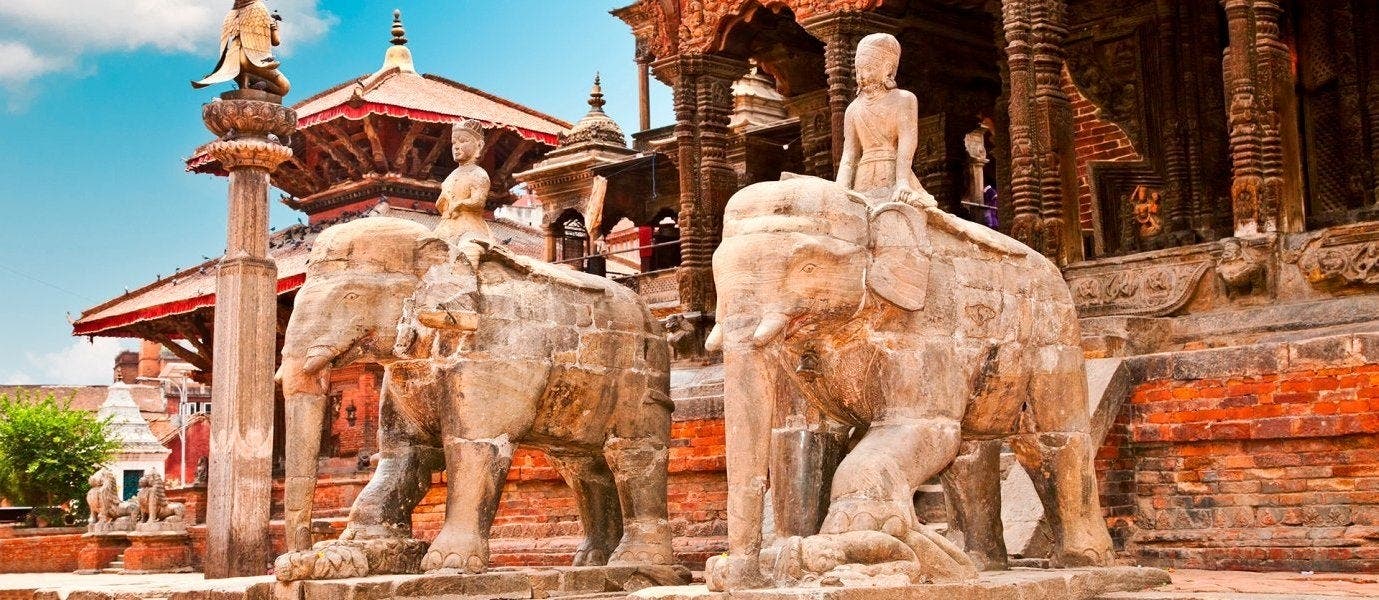 Tempel, Dschungel und Bergpanorama 