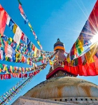 Tempel, Dschungel und Bergpanorama 