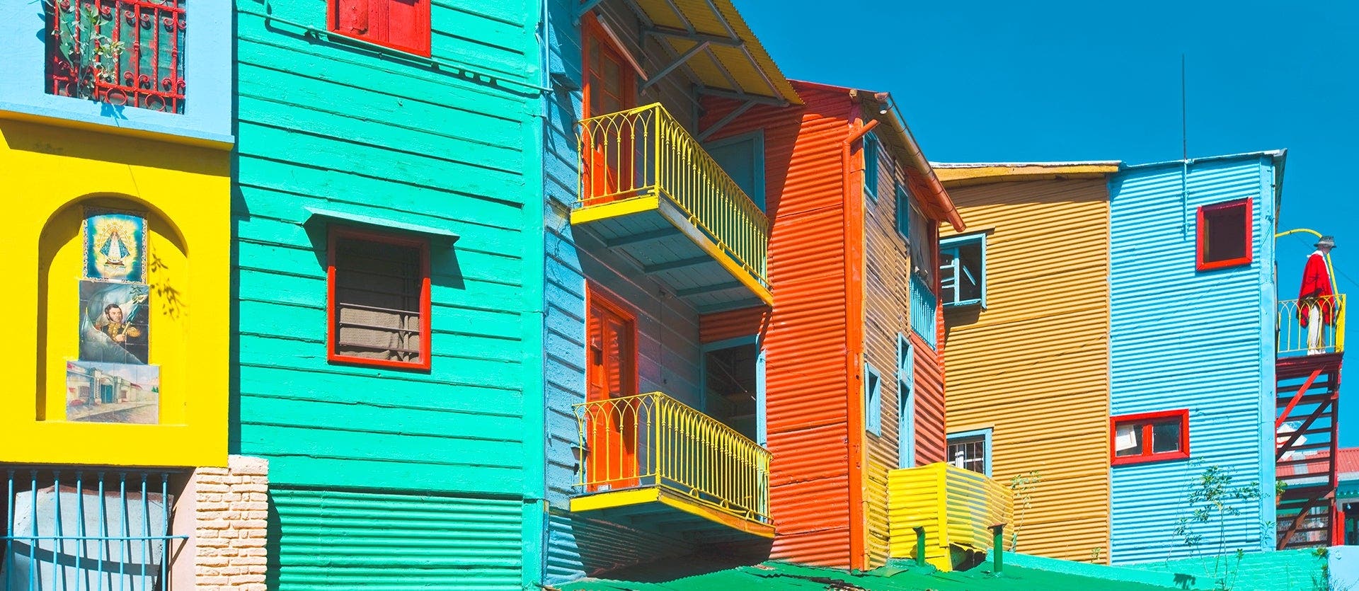Paisajes andinos, ciudades y viñedos