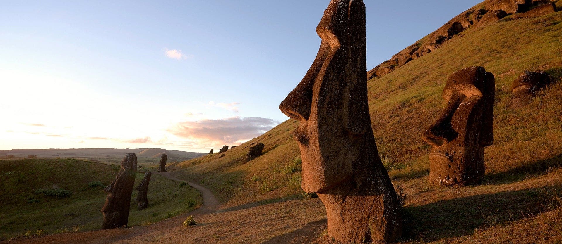 Isla de Pascua y paisajes lunares