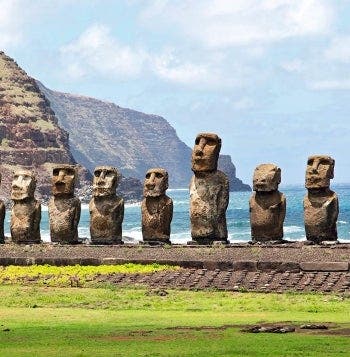 Isla de Pascua y paisajes lunares