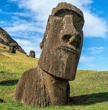 Santiago y Tesoros de la Isla de Pascua 