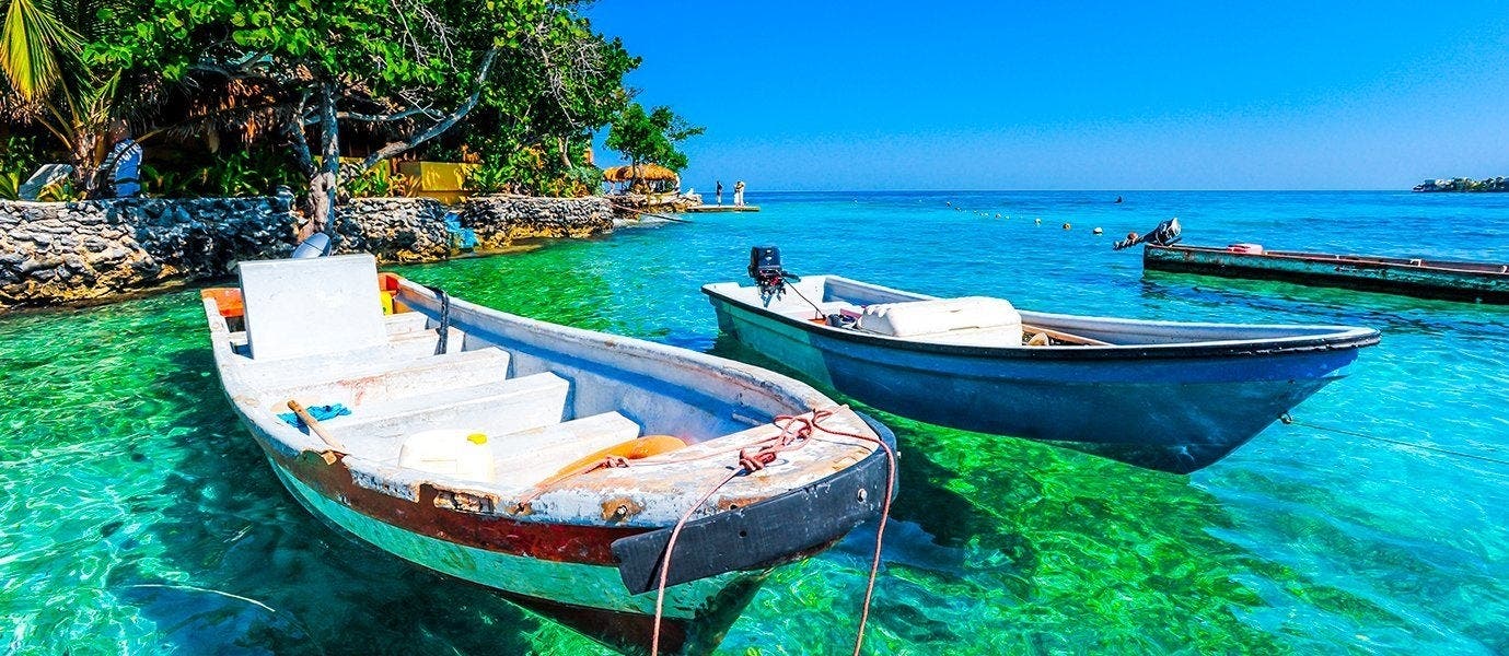 Encantos coloniales y costa caribeña