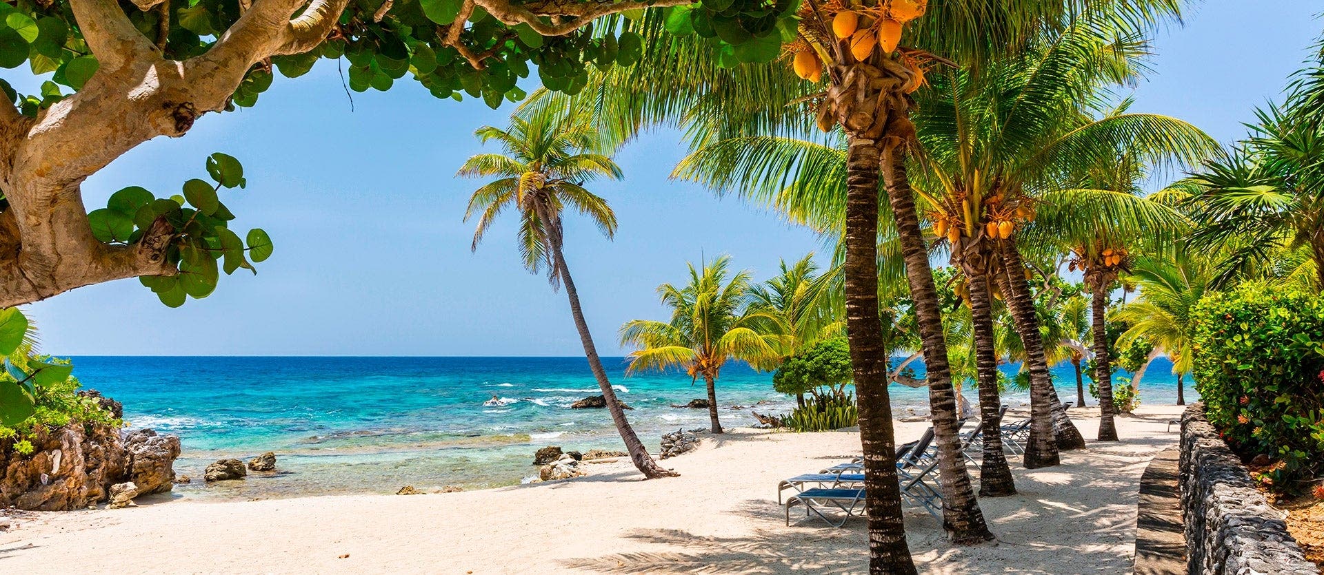 Historic towns & all-inclusive Roatán