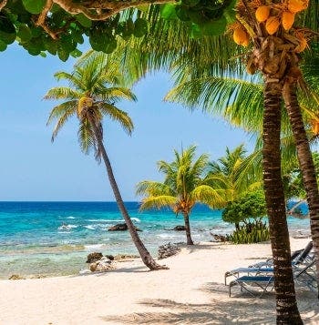 Historic towns & all-inclusive Roatán