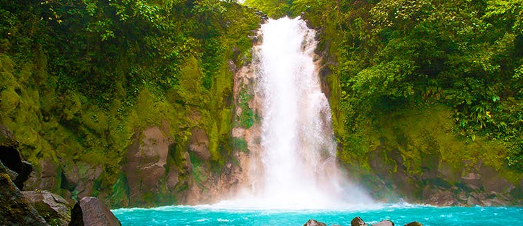 What to see in Costa Rica Cascade de la Fortuna